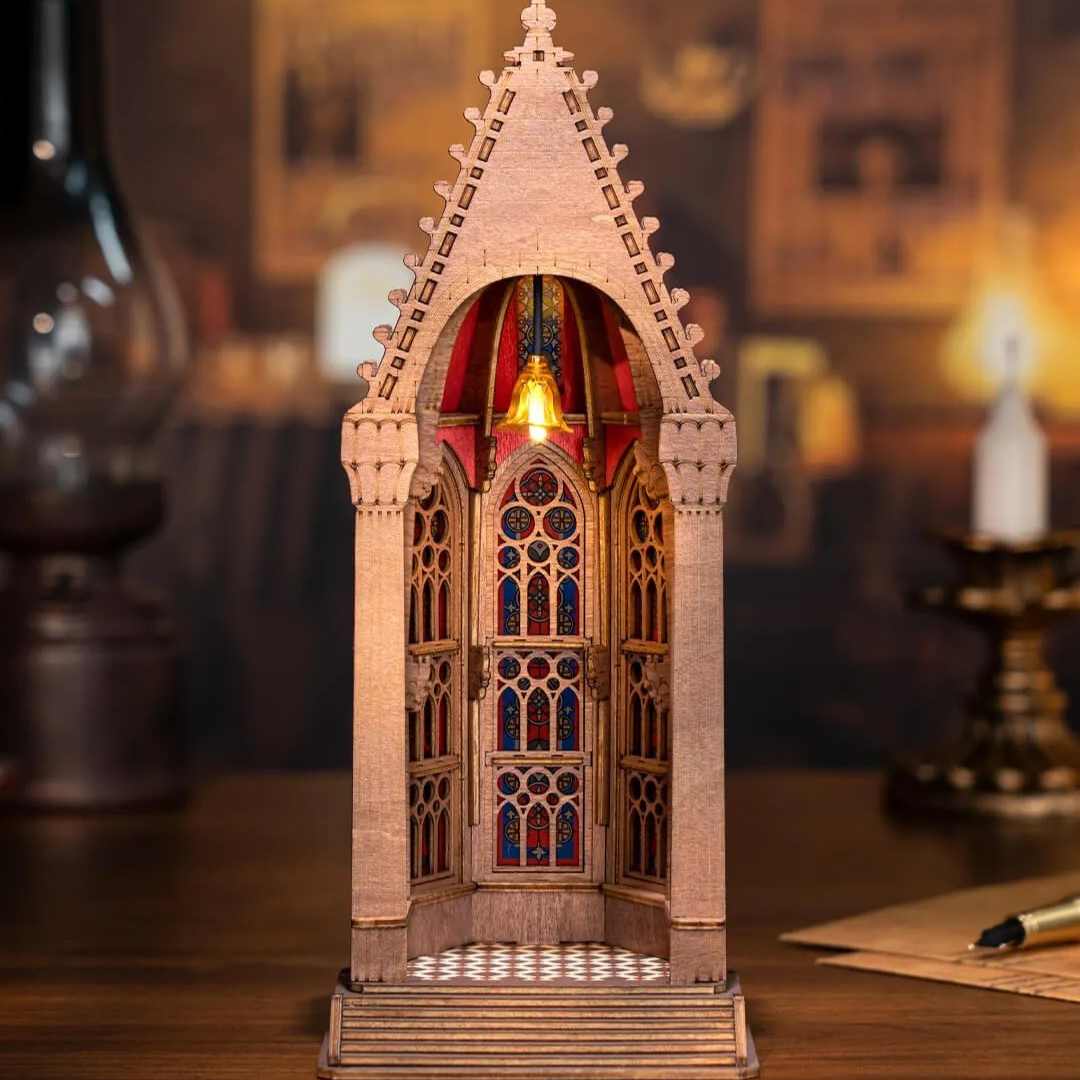 Katedra, która świeci nocą – Mini Domek 3D - Geometric Cathedral | Rolife