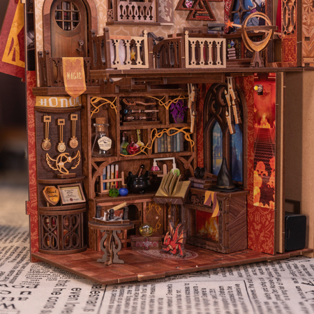 DIY Book Nook - Ognisty Smok | Dom Gryffindor Cutebee Mini Domek 3D