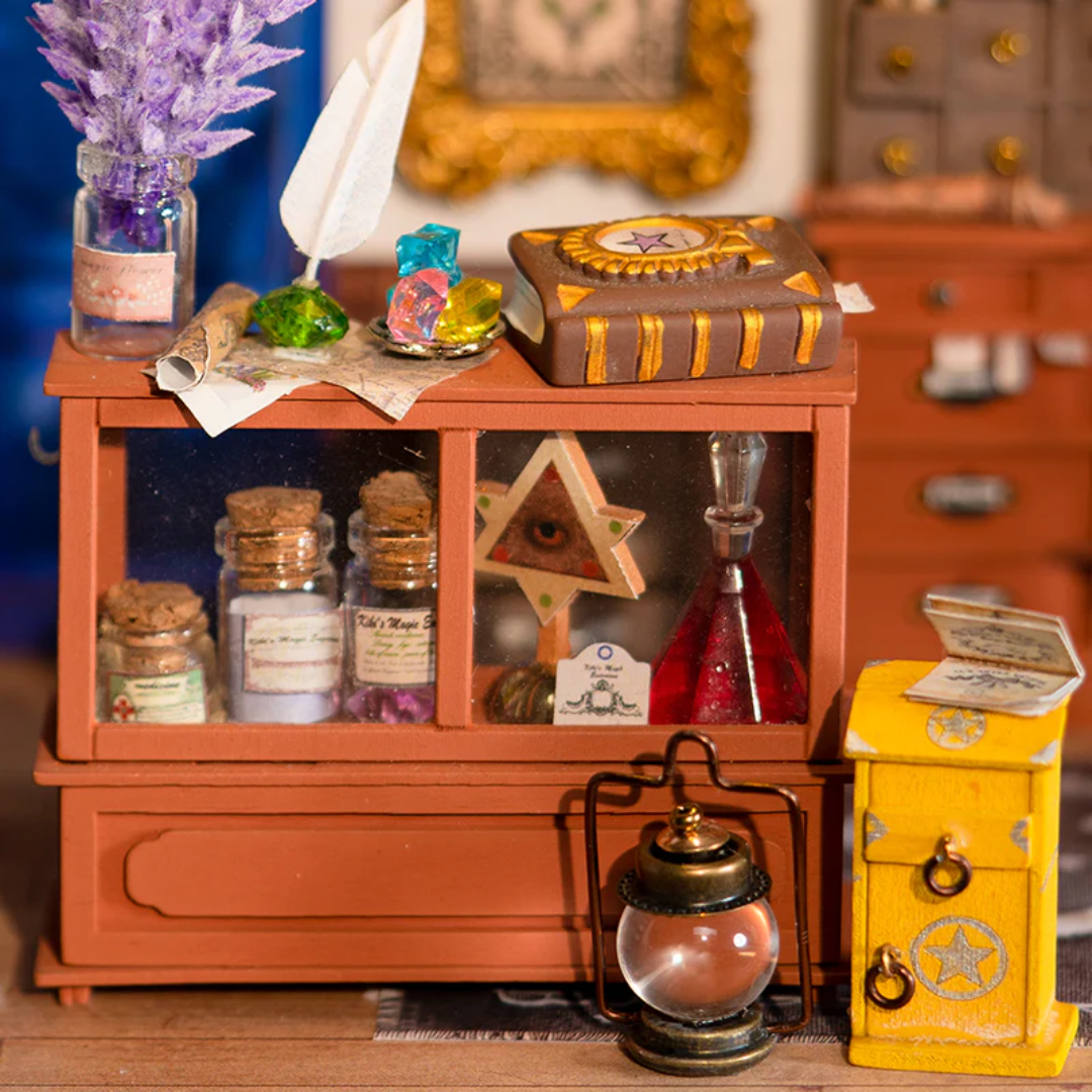 Magiczne zakamarki sklepiku – Mini Domek 3d - Kiki'S Magic Emporium | Robotime