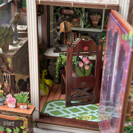 DIY Book Nook - Green Life Bookshop | Cutebee