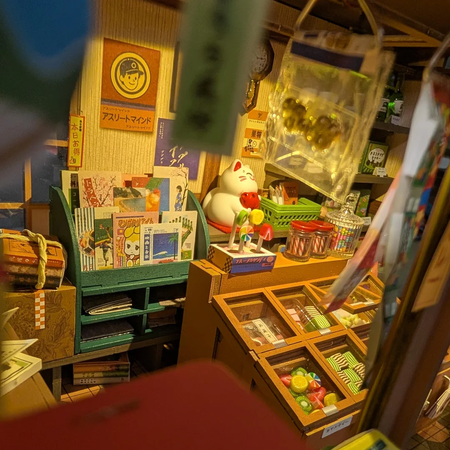 Nostalgic Corner Shop – DIY Miniaturowy Domek | Robotime