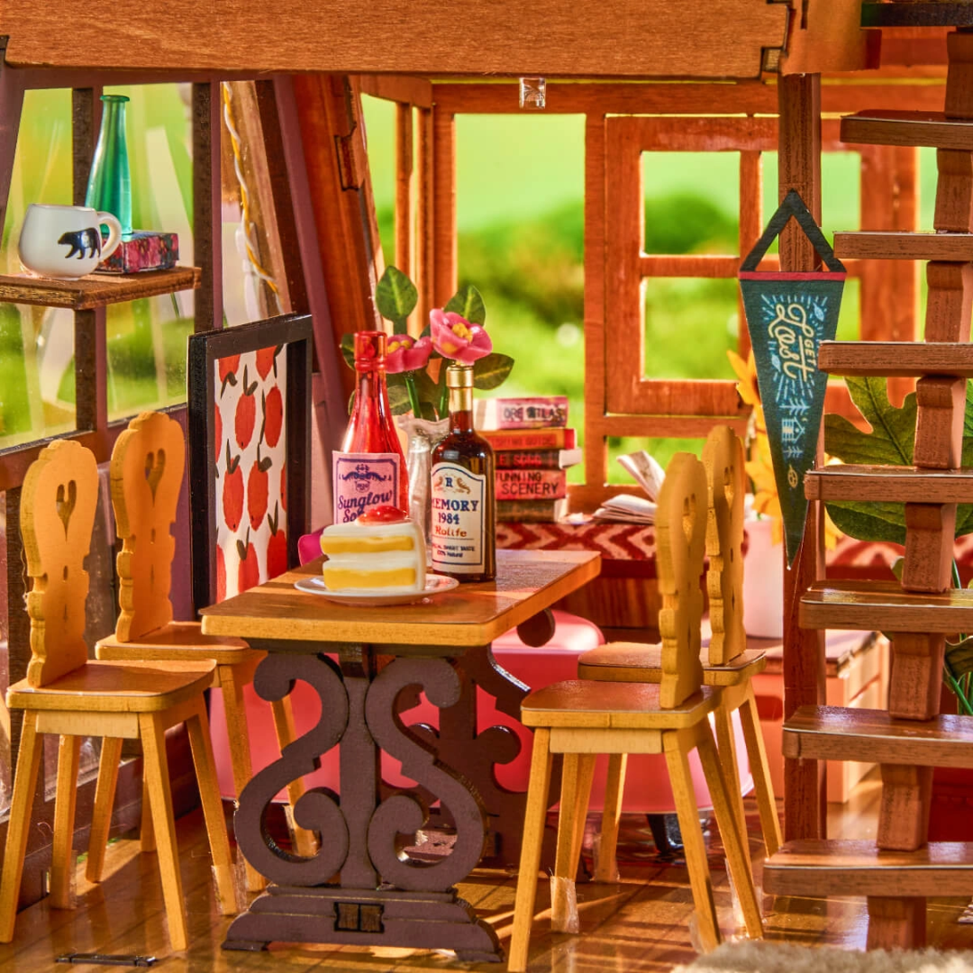 Wnętrze jak z leśnego kempingu – Domek Kempingowy Rolife – DIY Miniaturowy Domek Puzzle 3D
