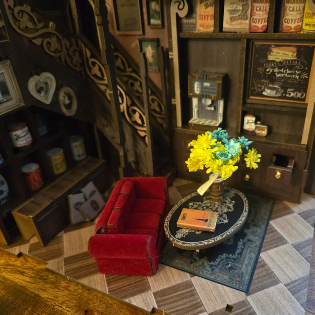 Kawowe detale w każdym zakątku – MiniCity DIY – Book Nook „Saisons Café” Kawiarnia z LED