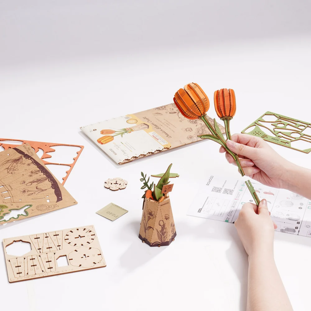 Orange Tulip – Puzzle 3D Rowood, bukiet tulipanów w wazonie – instrukcja krok po kroku