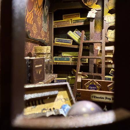 DIY Book Nook - Sklepik z Różdżkami (Harry Potter)