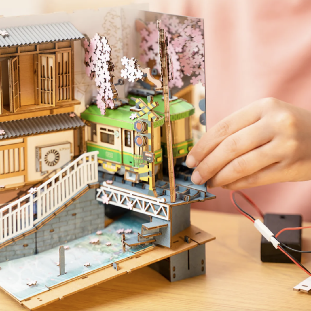 Efekt wow w biblioteczce – DIY Book Nook - Sakura Densya I Rolife