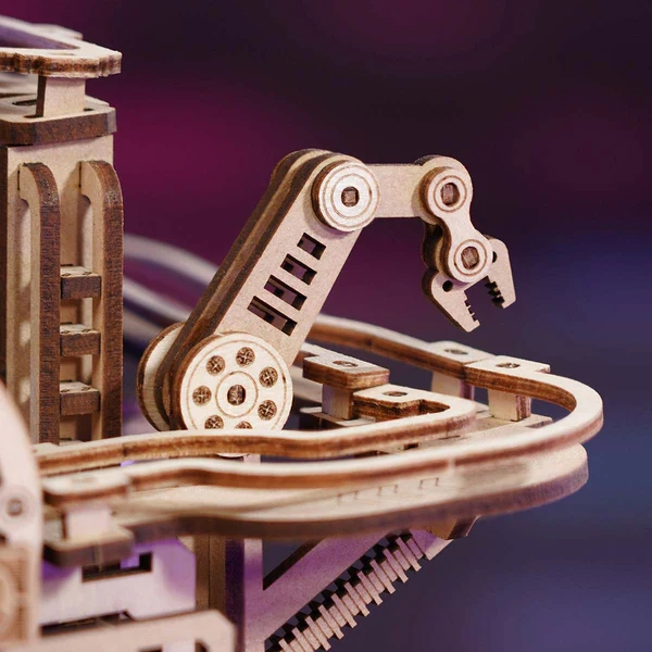 6 poziomów wyzwań – winda, rampa, wyrzutnia, dzielniki toru