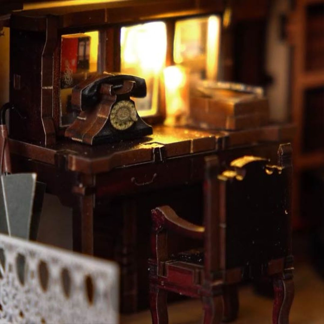 Book Nook DIY Law Library – model biblioteki prawniczej MiniCity – oświetlenie LED po zmroku