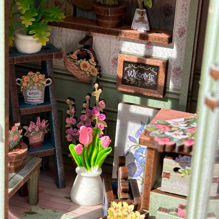 DIY Book Nook - Kwiaciarnia Champs-Elysees | Cutebee