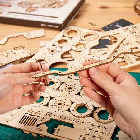 Lokomotywa Parowa MC501 – Puzzle 3D ROKR, napęd sprężynowy
