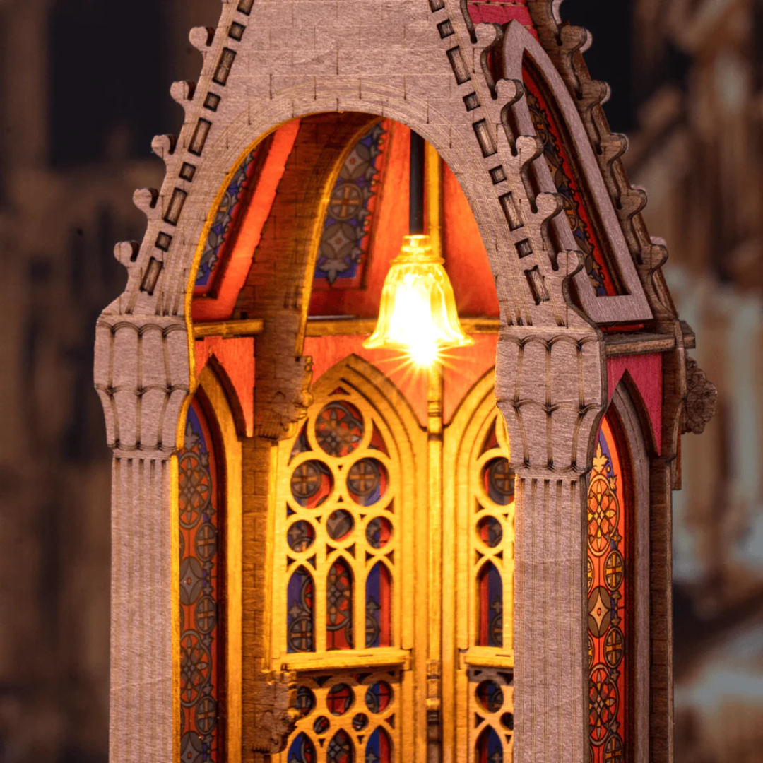 Witrażowe okna pod lupą – Mini Domek 3D - Geometric Cathedral | Rolife
