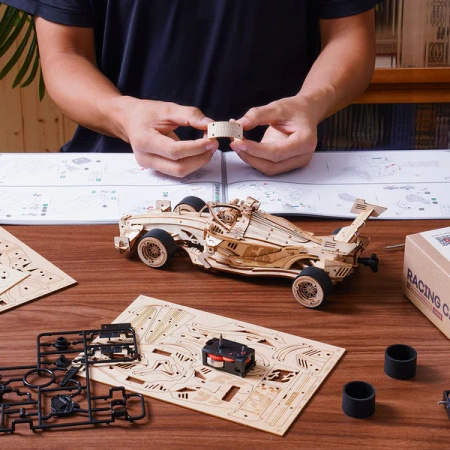 Bolid F1 z Napędem – Puzzle 3D ROKR Samochód (247 el.)