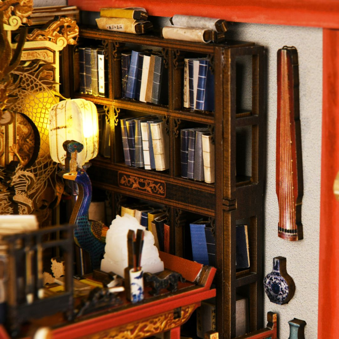 Zbroje, lampiony i zwoje – historia zamknięta w skrzynce – The Emperor's Study DIY – book nook MiniCity z oświetleniem LED