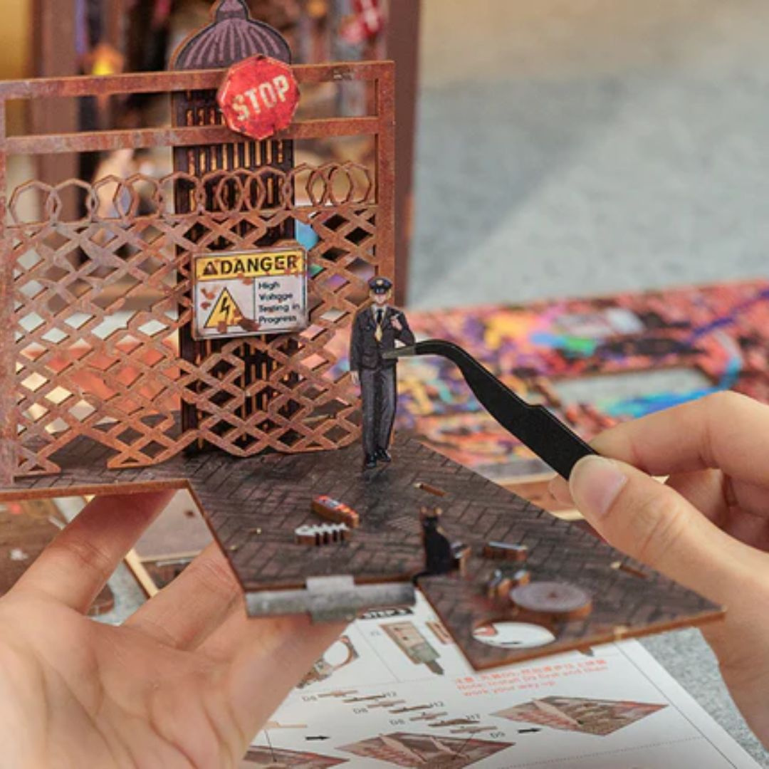 Ruchome detale – DIY Book Nook -  The Long Goodbye | Cutebee Miniaturowy Domek