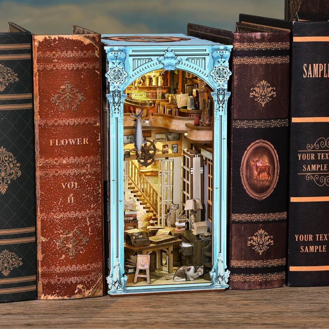 Hemingway House Minicity DIY Book Nook – Puzzle 3D Prezent – pomysł na prezent