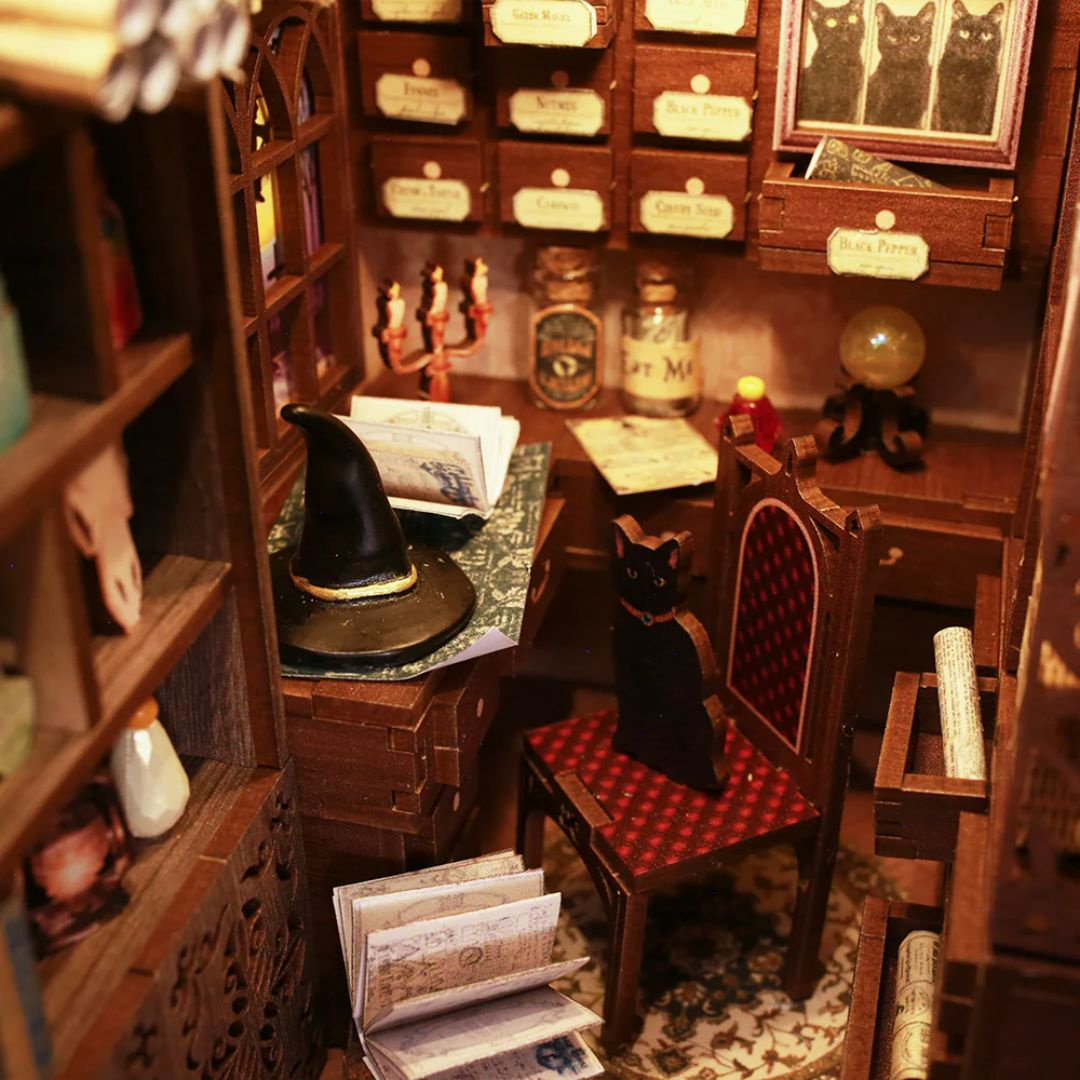 Pracownia pełna mikstur – DIY Book Nook - Magiczny Alchemik | Cutebee
