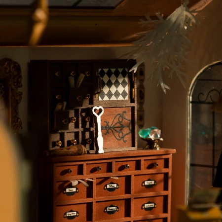 Witryna i półki – bogactwo rekwizytów