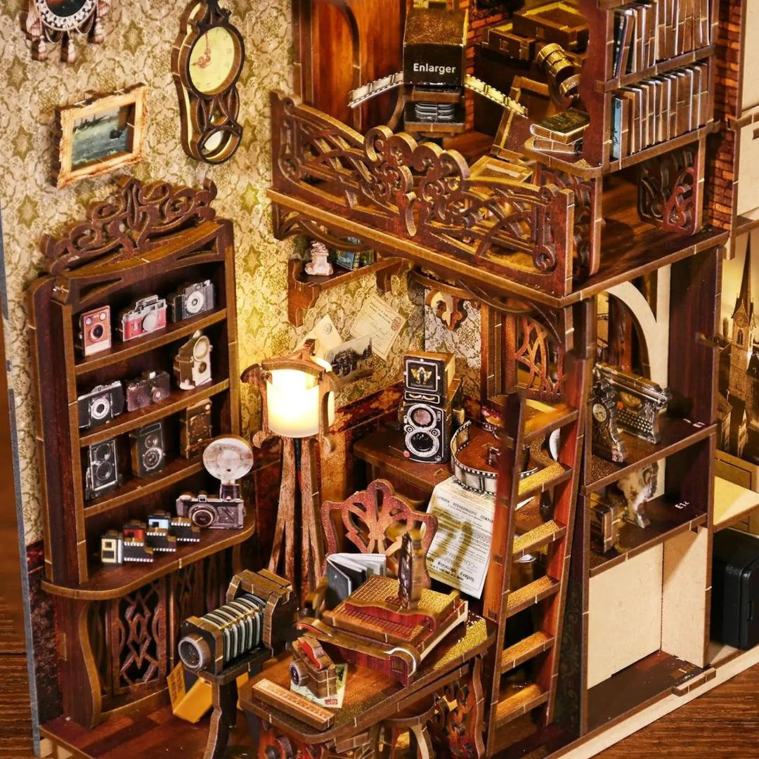 Klimat ciemni w biblioteczce – Zakład Fotograficzny – DIY Book Nook Puzzle 3D