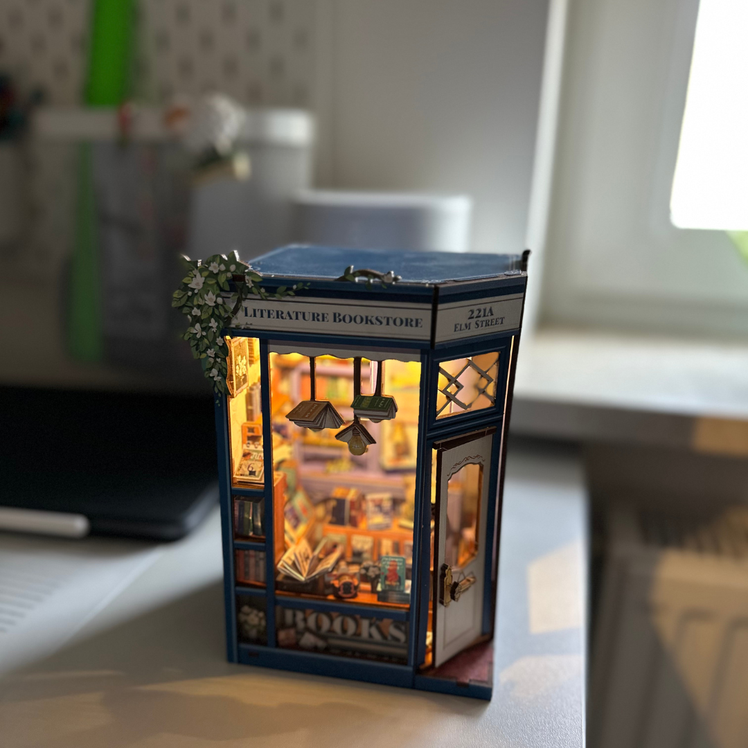 DIY Book Nook - Literature Bookstore | Cutebee – oświetlenie LED po zmroku