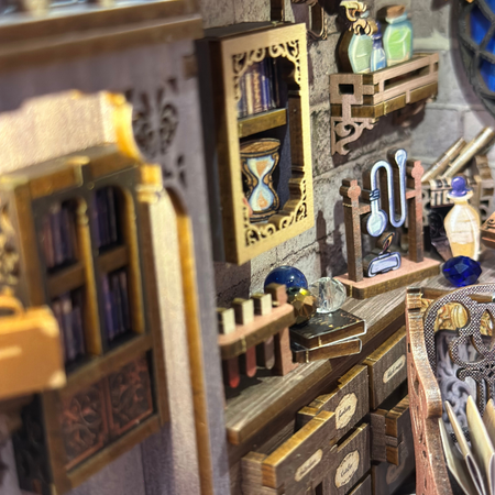 DIY Book Nook - Szkoła Magii | Cutebee