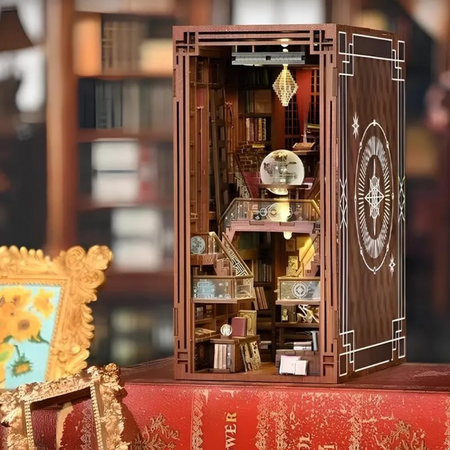 DIY Book Nook - Beyond Library | Miniaturowy domek