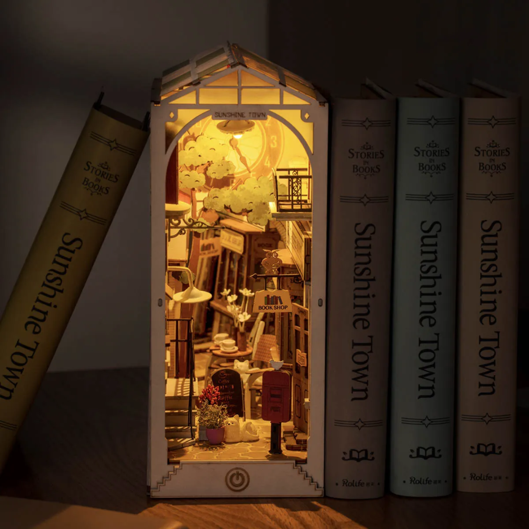 DIY Book Nook - Sunshine Town | Robotime – oświetlenie LED po zmroku