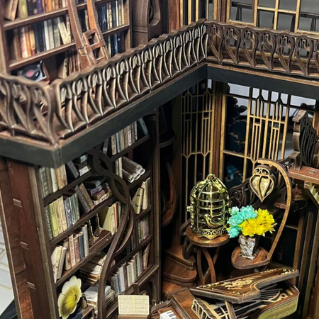 Pianist with Nightingale DIY – book nook w stylu Art Nouveau