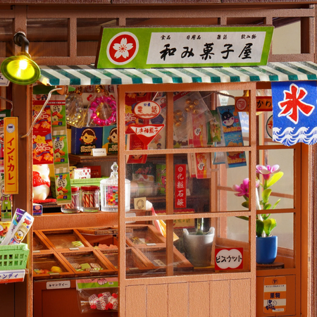 Nostalgic Corner Shop – DIY Miniaturowy Domek | Robotime