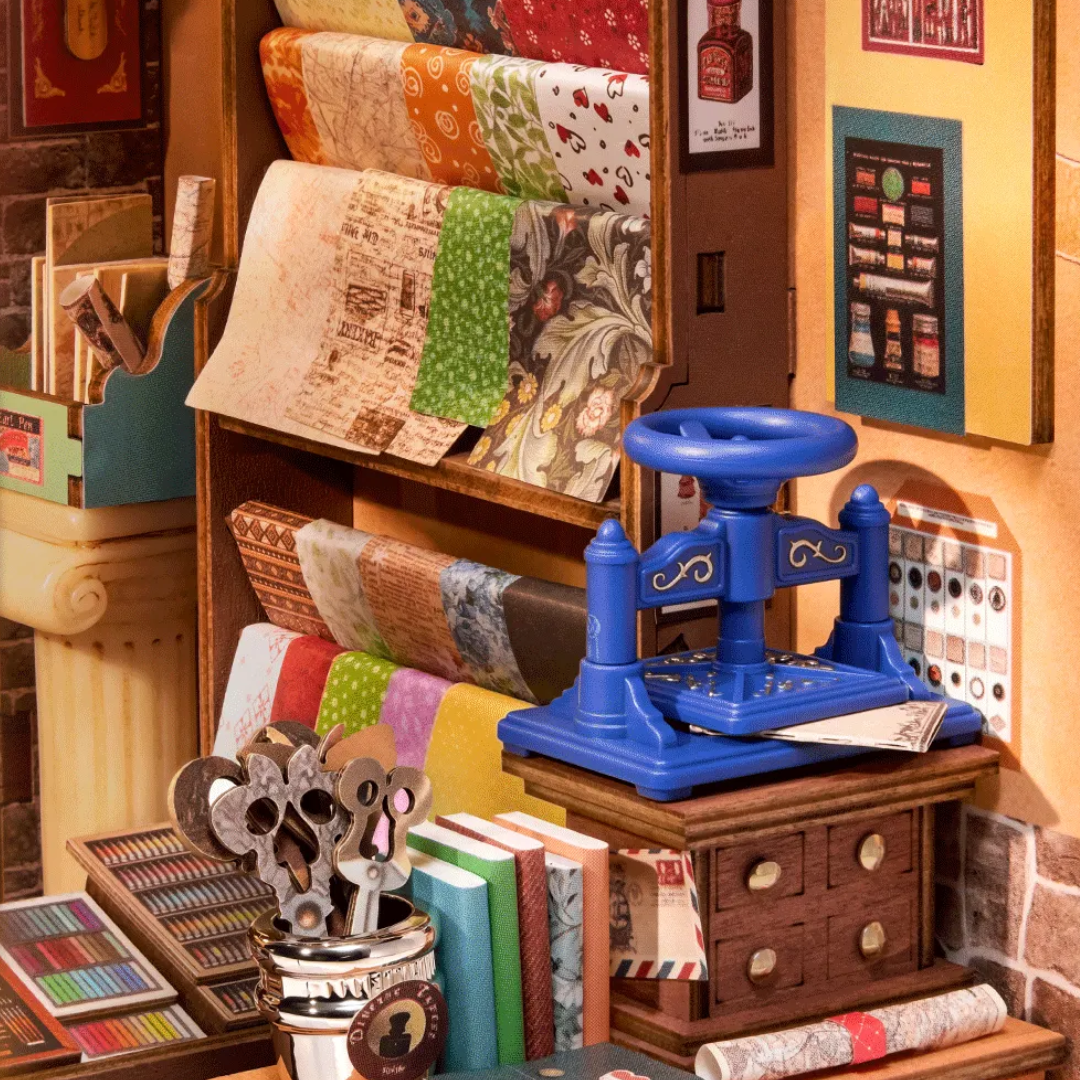 Schody na antresolę – Wisdom Stationery Shop - DIY Book Nook Rolife